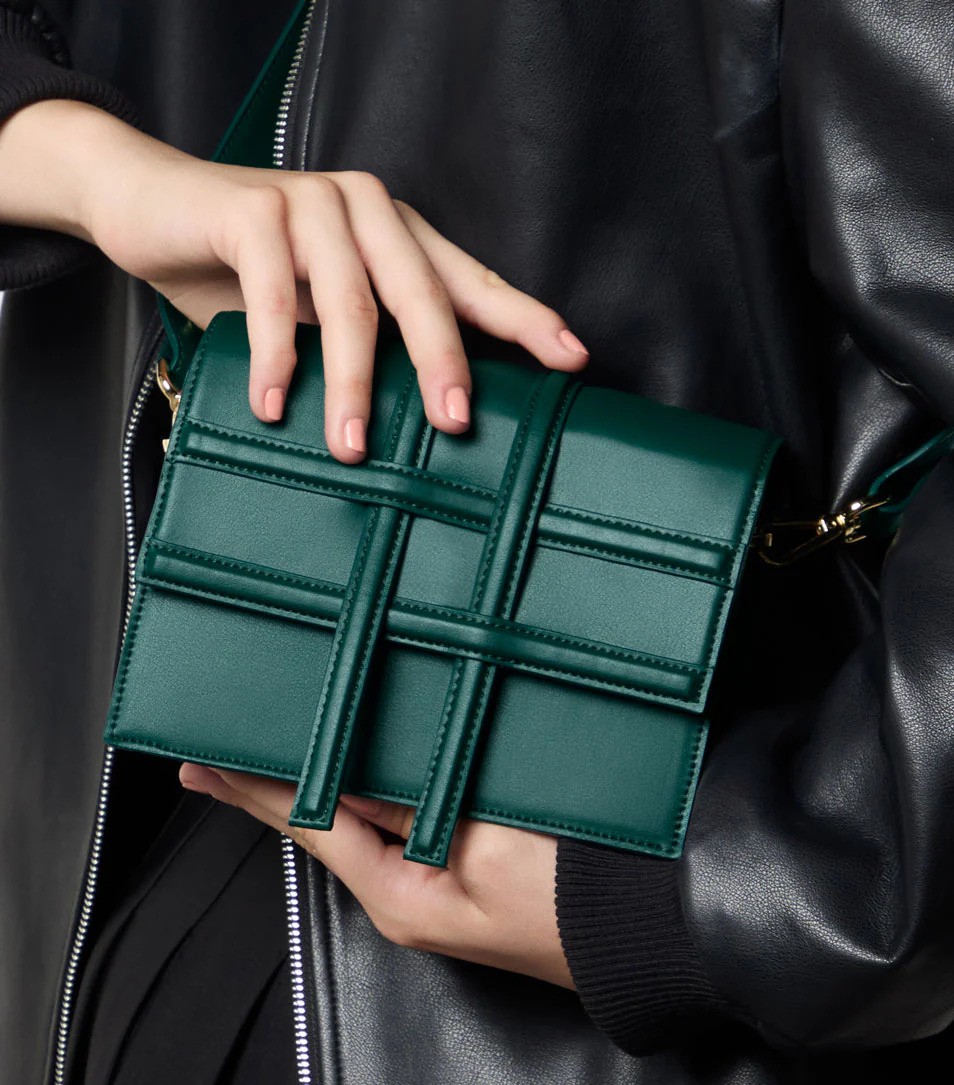 SVARIAN announces SVARIAN Unveils The Voyager Convertible Mini: A New Era in Luxury Shoulder Bags