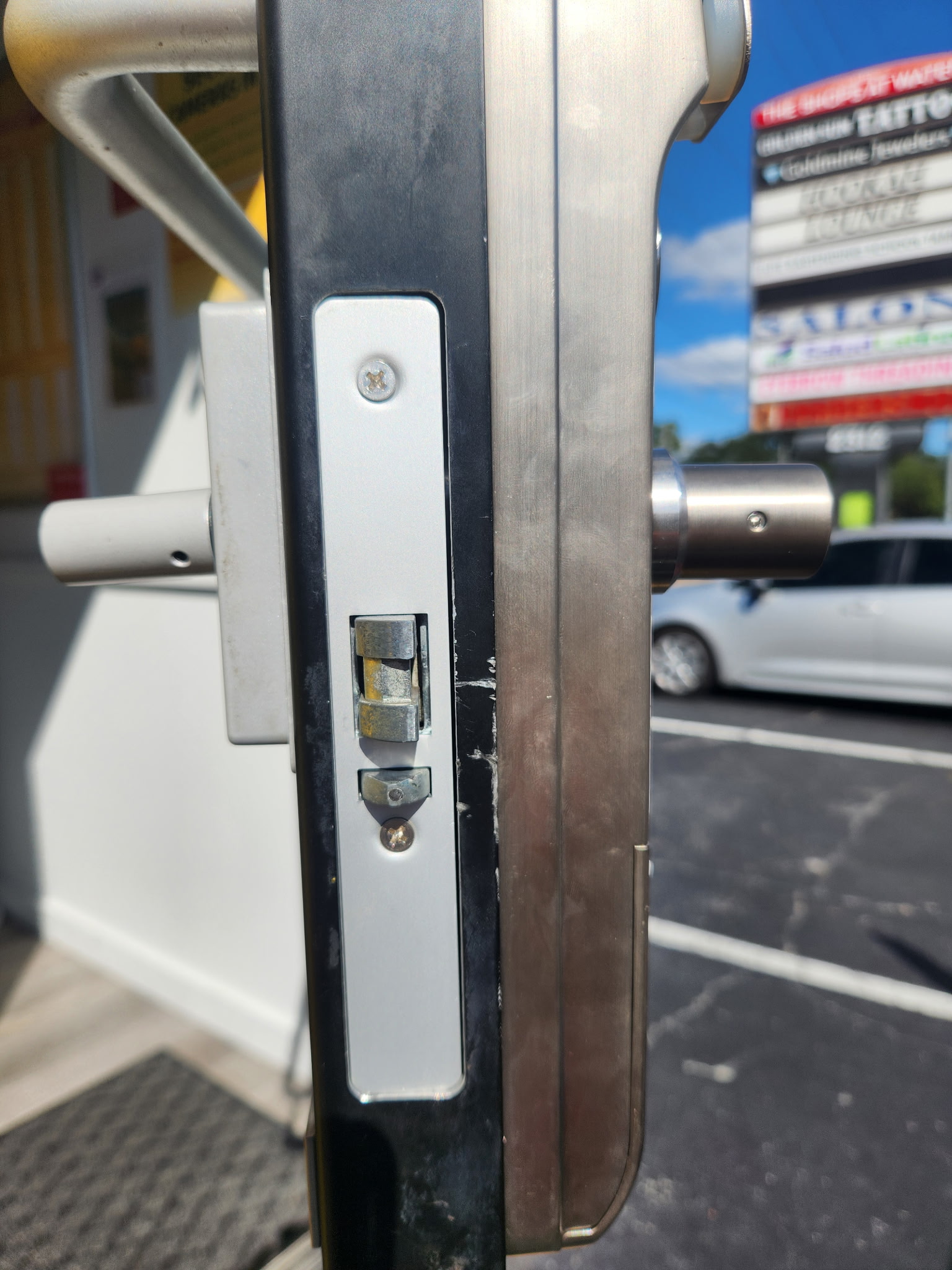 1-800-Unlocks Now Sells Smart Locks for Storefront Doors, Citing Commercial Rekeying Costs of $200 to $300 Per Service Call