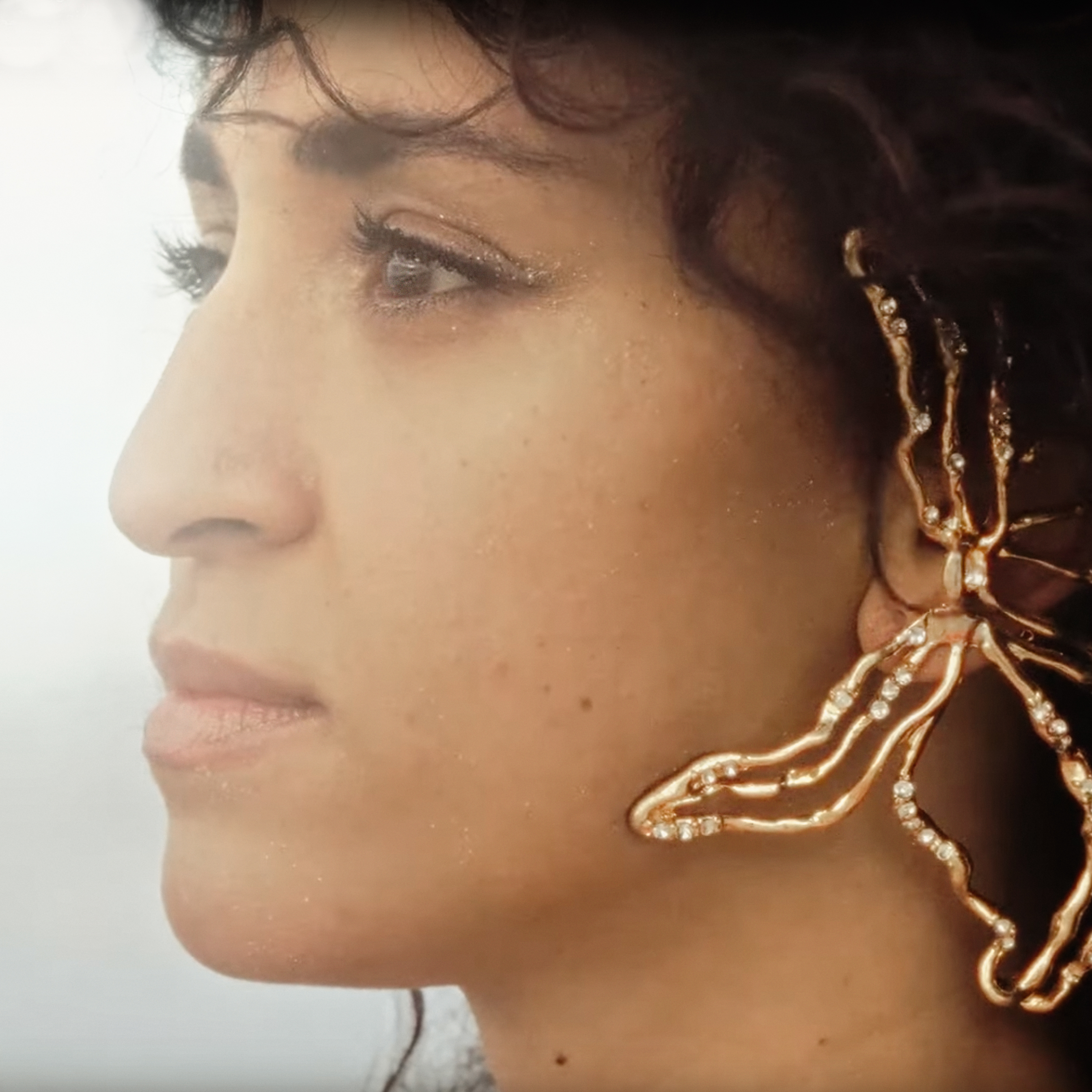 AudioMaze announces AudioMaze Announces the Debut EP "En el Limbo" by Independent Cuban Artist Evelyn Dupuy